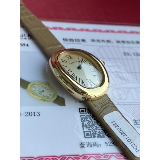 卡地亚浴缸系列卡家又一经典之作浴缸系列。实物拿到手的时候大吃一惊,颜值高 !椭圆外型的感觉正是典雅欧风浴缸形状,这也太好看了吧!相比蓝气球段位要高出不少一会儿观摩下公价便知主要是因为通体包真金……Baignoire浴缸系列腕表,小号表款,石英机芯。精钢包18K黄金表壳。包18K黄金圆珠形表冠,镶嵌一颗凸圆形蓝宝石。镀银表盘,剑形蓝钢指针,蓝宝石水晶镜面。灰褐色鳄鱼皮表带,包18K黄金针扣式表扣。表壳尺寸:32x26毫米厚度:8毫米防水深度3巴(约30米)生活防水 卡地亚浴缸系列卡家又一经典之作浴缸系列。实物拿到手的时候大吃一惊,颜值高 !椭圆外型的感觉正是典雅欧风浴缸形状,这也太好看了吧!相比蓝气球段位要高出不少一会儿观摩下公价便知主要是因为通体包真金……Baignoire浴缸系列腕表,小号表款,石英机芯。精钢包18K黄金表壳。包18K黄金圆珠形表冠,镶嵌一颗凸圆形蓝宝石。镀银表盘,剑形蓝钢指针,蓝宝石水晶镜面。灰褐色鳄鱼皮表带,包18K黄金针扣式表扣。表壳尺寸:32x26毫米厚度:8毫米防水深度3巴(约30米)生活防水