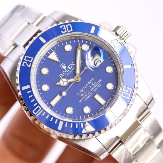 顶级做工KS出品:劳力士 蓝色水鬼 不断提高复刻效果,ROLEX劳力士 SUB水鬼 !精钢不断改进的钻研精神,特别是五大神器的业界认可,目前销量一直成上升趋势!【尺寸】直径40mm【表镜】抗刮损蓝水晶玻璃,防反光凸透式放大日历窗【表壳】上链表冠,旋入式三扣锁三重防水系统【机芯】稳定复刻2836、36改3135自动机械机芯、【表带】蚝式三节表链【表扣】40x13mm,2836自动机械机芯,蓝宝石镜面,超强夜光,折叠扣,防水大于100米 顶级做工KS出品:劳力士 蓝色水鬼 不断提高复刻效果,ROLEX劳力士 SUB水鬼 !精钢不断改进的钻研精神,特别是五大神器的业界认可,目前销量一直成上升趋势!【尺寸】直径40mm【表镜】抗刮损蓝水晶玻璃,防反光凸透式放大日历窗【表壳】上链表冠,旋入式三扣锁三重防水系统【机芯】稳定复刻2836、36改3135自动机械机芯、【表带】蚝式三节表链【表扣】40x13mm,2836自动机械机芯,蓝宝石镜面,超强夜光,折叠扣,防水大于100米
