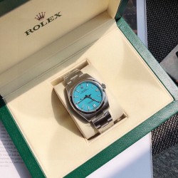ROLEX 劳力士  蚝式恒动型 超卓性能，高效稳定，三格链节舒适度极佳，圆拱型外圈搭配上对版的彩色表盘，非常独特的设计，在光线下会有一种莹润，透亮的感觉# 字体样式 模具均选与ROLEX相同字体，防刮损蓝宝石玻璃镜面，旋入式表冠，双扣锁双重防水！表扣内侧外侧图标细节同原版激光雕刻工艺，瑞士冰蓝色棒状时标夜光！
