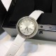 实拍 伯爵-PIAGET 女士腕表 瑞士石英机芯 316L精钢表壳 真牛皮表带 尺寸34*8mm 蓝宝石玻璃镜面 简约的设计,大胆而多彩的配色,以及旋转表圈是伯爵品牌 Possession腕表的特质所在。通过品牌制表师们天马星空的创意,将各个亮色的表带与贵金属、钻石、精钢材质相融,通过圆形盘面的演绎,令全新的 Possession腕表越发闪耀夺目,给人眼前一亮之感。 实拍 伯爵-PIAGET 女士腕表 瑞士石英机芯 316L精钢表壳 真牛皮表带 尺寸34*8mm 蓝宝石玻璃镜面 简约的设计,大胆而多彩的配色,以及旋转表圈是伯爵品牌 Possession腕表的特质所在。通过品牌制表师们天马星空的创意,将各个亮色的表带与贵金属、钻石、精钢材质相融,通过圆形盘面的演绎,令全新的 Possession腕表越发闪耀夺目,给人眼前一亮之感。