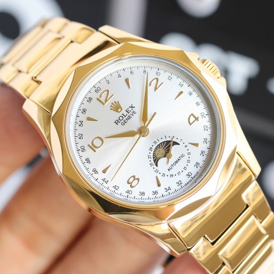 LL【精品推荐】新款劳力士首款月相显示腕表（ROLEX），此款腕表是来自《劳力士全球最著名设计师》历经考验，至臻呈现。[强]大三针表，6字位采用月相和日期显示，腕表采用进口316精钢壳套制做，配搭瑞士ETA2824月相功能机芯，进口蓝宝石镜面、尺寸：40mm厚度10mm超薄表盘、表带采用316精钢表带、具有防水性能，卓越的品质，完美的理念 屡创佳绩 绝对是男人身分地位的象征！