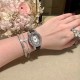 实拍 萧邦 LHEURE DU DIAMANT MEDIUM OVAL 此款LHeure du Diamant 椭圆形切割贝壳雕纹镶钻表盘 环以点缀钻石的表圈 优雅气韵 时尚风格和萧邦精湛的手工艺尽显无遗 光华耀眼 实拍 萧邦 LHEURE DU DIAMANT MEDIUM OVAL 此款LHeure du Diamant 椭圆形切割贝壳雕纹镶钻表盘 环以点缀钻石的表圈 优雅气韵 时尚风格和萧邦精湛的手工艺尽显无遗 光华耀眼