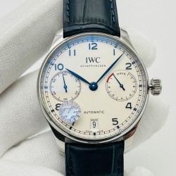 【ZF Factory销量神器】V5升级版 IWC万国葡7－葡萄牙系列 七日链 ！1⃣️搭载定制版自动机械机芯！2⃣️独立小秒针，真动能指示！3⃣️蓝宝石玻璃镜面！4⃣️定制版意大利牛皮表带，原装扣子！5⃣️直径42毫米！ZF出品 必属精品 欢迎您的品鉴！