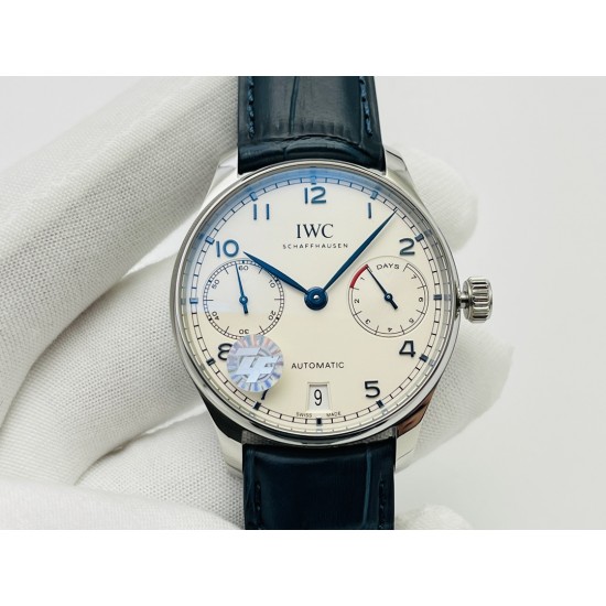 【ZF Factory销量神器】V5升级版 IWC万国葡7-葡萄牙系列 七日链 !1⃣️搭载定制版自动机械机芯!2⃣️独立小秒针,真动能指示!3⃣️蓝宝石玻璃镜面!4⃣️定制版意大利牛皮表带,原装扣子!5⃣️直径42毫米!ZF出品 必属精品 欢迎您的品鉴! 【ZF Factory销量神器】V5升级版 IWC万国葡7-葡萄牙系列 七日链 !1⃣️搭载定制版自动机械机芯!2⃣️独立小秒针,真动能指示!3⃣️蓝宝石玻璃镜面!4⃣️定制版意大利牛皮表带,原装扣子!5⃣️直径42毫米!ZF出品 必属精品 欢迎您的品鉴!