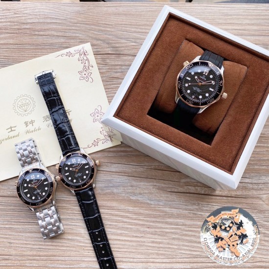 OMEGA 欧米茄 海马系列300米潜水腕表】詹姆斯邦德 表壳左侧同原装“007”专属金属片⚠️底盖玻璃专属印花⚠️内置全自动机械8800机芯.尺寸42mm! OMEGA 欧米茄 海马系列300米潜水腕表】詹姆斯邦德 表壳左侧同原装“007”专属金属片⚠️底盖玻璃专属印花⚠️内置全自动机械8800机芯.尺寸42mm!