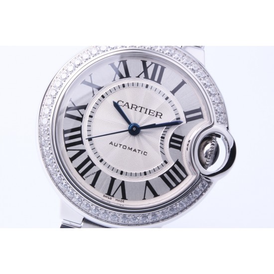 卡地亚蓝气球 CARTIER BallonBleu重磅更新 全新推出原版一档076机芯亮点一:采用原版076专用一档机芯,拔档即停秒调时。机芯摆频每小时28800次,动力储存为48小时,nh05只能放12小时,原版076能放一个周末。走时更加抗震防磁,精准稳定,摆脱nh05时不时修表的烦恼。亮点二:所有配件皆可与原装配件互换,厚度做到33款9.96mm/36款12.05mm,与原装基本保持一致。(所有款式齐全_均配备说明书一卡一码同步专柜防伪及跳码规律_细节处理能与原装相媲美_无惧专柜对比) 卡地亚蓝气球 CARTIER BallonBleu重磅更新 全新推出原版一档076机芯亮点一:采用原版076专用一档机芯,拔档即停秒调时。机芯摆频每小时28800次,动力储存为48小时,nh05只能放12小时,原版076能放一个周末。走时更加抗震防磁,精准稳定,摆脱nh05时不时修表的烦恼。亮点二:所有配件皆可与原装配件互换,厚度做到33款9.96mm/36款12.05mm,与原装基本保持一致。(所有款式齐全_均配备说明书一卡一码同步专柜防伪及跳码规律_细节处理能与原装相媲美_无惧专柜对比)