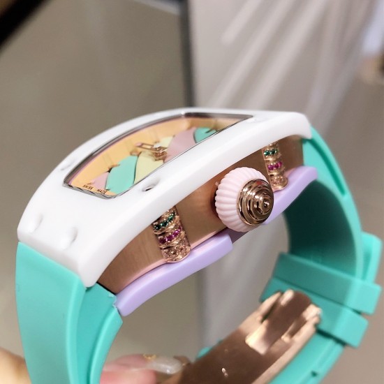 实拍 理查德米勒 RichardMille 糖果棉花糖 最新爆款 bon bon系列最稀有的作品!克服传统工艺打破模式!钟表最受尊敬的技术之一。不是所有人的嫁妆,棉花糖运动曲线和颜色,它们是诱人的。有了理查德米勒,实现了把棉花糖戴在你的手腕上!白色陶瓷加上黄粉绿搪瓷表盘,RM-07柔和的颜色创造了一个组合...甜蜜!糖果店的一次旅行,一个让人难以置信的艺术品。你会戴上它吗? 实拍 理查德米勒 RichardMille 糖果棉花糖 最新爆款 bon bon系列最稀有的作品!克服传统工艺打破模式!钟表最受尊敬的技术之一。不是所有人的嫁妆,棉花糖运动曲线和颜色,它们是诱人的。有了理查德米勒,实现了把棉花糖戴在你的手腕上!白色陶瓷加上黄粉绿搪瓷表盘,RM-07柔和的颜色创造了一个组合...甜蜜!糖果店的一次旅行,一个让人难以置信的艺术品。你会戴上它吗?