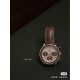 时光淙淙,细品每一刻芳香醇厚。欧米茄超霸系列38mm“卡布奇诺”有着双色的表盘配色,3个椭圆形小表盘的设计也令人眼前一亮。316精钢表壳福独特和欧米茄独特的Sedna️18K金搭配,整个表壳外圈镶钻,显得璀璨耀眼,匠具独心的双重表圈设计将钻石的闪亮光泽与超霸原型表款的运动精神完美融合,简直太显精致时髦感了!如此传奇的它颜值真的超能打,此款配色真的很治愈,不仅颜色百搭,完全不挑肤色! 时光淙淙,细品每一刻芳香醇厚。欧米茄超霸系列38mm“卡布奇诺”有着双色的表盘配色,3个椭圆形小表盘的设计也令人眼前一亮。316精钢表壳福独特和欧米茄独特的Sedna️18K金搭配,整个表壳外圈镶钻,显得璀璨耀眼,匠具独心的双重表圈设计将钻石的闪亮光泽与超霸原型表款的运动精神完美融合,简直太显精致时髦感了!如此传奇的它颜值真的超能打,此款配色真的很治愈,不仅颜色百搭,完全不挑肤色!
