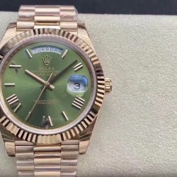 ROLEX 劳力士 星期日志型40mm终极版 搭载原版3255自动机械机芯228239系列腕表，40mm直径，研发耗时16个月！原版1比1开模。重点升级了以下几个要点：1.表壳直径与最新版3255型系列一致40毫米。2.表带头粒与原装一致，5件拼装，难度非常高，表带与表壳交错型无缝连结。3.把头皇冠处下方修改为与原版一致的两个圆点。4.表扣与原版一致里面加装了弹簧，字体大小工艺和原装一致。5.表壳侧面与原版一致增加二维码防伪。6.表壳与表带连接处的壳身刻有与原版一致的型号数字228239。