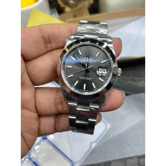 ROLEX 劳力士 蚝式恒动日志型41mm系列腕表,直径41mm,经典的蚝式表壳搭配三角坑纹外圈,把头采用旋入式设计,抗刮损蓝水晶玻璃,防反光凸透式放大(2.5倍)日历窗,隐蔽式摺叠皇冠带扣,矜持有度秀而不媚 恒久优雅! ROLEX 劳力士 蚝式恒动日志型41mm系列腕表,直径41mm,经典的蚝式表壳搭配三角坑纹外圈,把头采用旋入式设计,抗刮损蓝水晶玻璃,防反光凸透式放大(2.5倍)日历窗,隐蔽式摺叠皇冠带扣,矜持有度秀而不媚 恒久优雅!