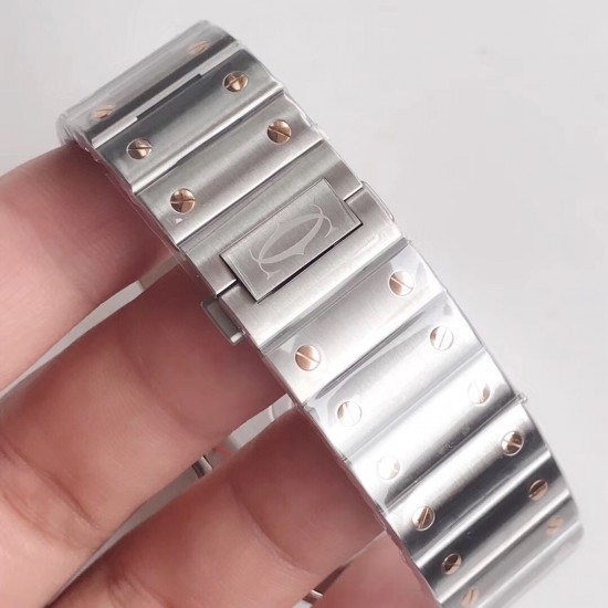 BV出品-卡地亚新款山度士表壳:316材质表盘:镀银珠光经典罗马字表针:瑞士工艺烧制钢蓝玻璃:瑞士增透白膜/防弦/防手纹AF工艺处理表带:配备人体工力学SmartLink拆卸系统尺寸:38.8X47.5X9.08毫米表冠:多切面尖晶蓝宝石机芯:MIYOTA-9015(配原版1847MC自动锤) BV正品1:1开模,真正做到可同原版配件互换。防水深度10巴(约100米),并配备卡地亚实用两项发明“SmartLink”表链调节装置和“QuickSwitch”表带快速替换装置 BV出品-卡地亚新款山度士表壳:316材质表盘:镀银珠光经典罗马字表针:瑞士工艺烧制钢蓝玻璃:瑞士增透白膜/防弦/防手纹AF工艺处理表带:配备人体工力学SmartLink拆卸系统尺寸:38.8X47.5X9.08毫米表冠:多切面尖晶蓝宝石机芯:MIYOTA-9015(配原版1847MC自动锤) BV正品1:1开模,真正做到可同原版配件互换。防水深度10巴(约100米),并配备卡地亚实用两项发明“SmartLink”表链调节装置和“QuickSwitch”表带快速替换装置