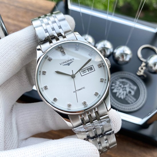 实物拍摄品牌：浪琴-LONGINES 类型：[酷]男士腕表表壳：316精钢（做工优质）表带：进口小牛皮/316精钢（两种可选）机芯：高级定制全自动机械机芯（走时稳定）玻璃：高级强化镀膜镜面尺寸：直径40mm，厚度12mm