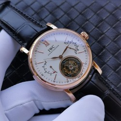 新品IWC万国自动陀飞轮原厂尺寸43mm*12.5mm，采用高透光蓝宝玻璃进口小牛皮动能显示最高7天，24小时显示商务休闲两不误，成功人士标配