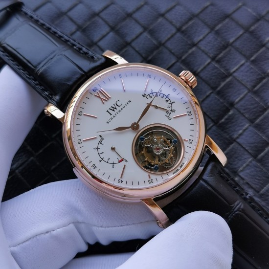 新品IWC万国自动陀飞轮原厂尺寸43mm*12.5mm,采用高透光蓝宝玻璃进口小牛皮动能显示最高7天,24小时显示商务休闲两不误,成功人士标配 新品IWC万国自动陀飞轮原厂尺寸43mm*12.5mm,采用高透光蓝宝玻璃进口小牛皮动能显示最高7天,24小时显示商务休闲两不误,成功人士标配