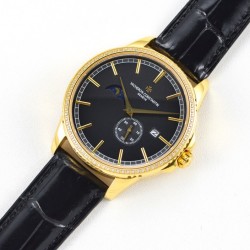 【 VACHERON CONSTANTIN 】江诗丹顿 贵族的艺术品！搭配进口机芯（0返修）台湾厂进口316精钢塑造！字面采用3D油压鱼鳞纹技术，立体感十足，搭配意大利进口小牛皮！耗时6个月打造壳身 堪称完美无缺，尺寸41mm。耐磨防刮蓝宝石双卜玻璃！超强防水50米！江诗丹顿历经风雨一直以来都是销量冠军，独特而奢华的设计风格广受好评，是成功魅力人士的首选，怒荐！
