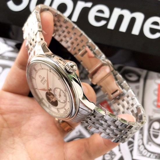 【品牌】欧米茄--OMEGA【机芯】全自动机械机芯【尺寸】直径40mm 厚度12mm