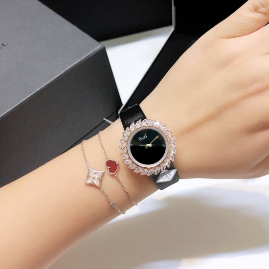 ❤️伯爵-PIAGET 全新高级珠宝系列,18K白金.玫瑰金,镶饰24颗马眼型切割美钻(约3.84克拉)是高级珠宝制作的一大挑战;钻石散发的耀眼光芒,皮带采用轻柔的缎面材质,与钻石造型形成优雅对比。原装尺寸31X7.8mm ❤️伯爵-PIAGET 全新高级珠宝系列,18K白金.玫瑰金,镶饰24颗马眼型切割美钻(约3.84克拉)是高级珠宝制作的一大挑战;钻石散发的耀眼光芒,皮带采用轻柔的缎面材质,与钻石造型形成优雅对比。原装尺寸31X7.8mm