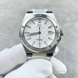 （严选）万国IWC 万国 工程师自动腕表40重磅亮相。表壳与表链经多层次拉丝工艺，抛光和缎面处理，表圈通过五颗多边形螺丝固定于表壳衬圈，并采用棋盘式表盘设计，盘面的网格图案，由冲压制作后做镀锌处理，配备一体式“H”型链节表链，直径40mm厚度10.8与正品一致，质感拉满，人体工程学设计，使其佩戴感更加舒适，客户定制的瑞士sw300原装全自动机械机芯，内置防磁软铁装置，保护腕表不受磁力干扰，为走时精准保驾护航，真正诠释了何为顶级复刻艺术，精益求精！v7厂出品，出货实拍