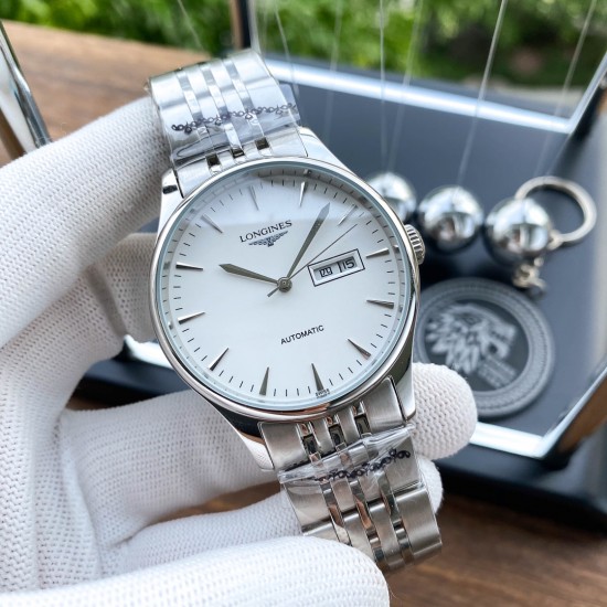 实物拍摄品牌：浪琴-LONGINES 类型：[酷]男士腕表表壳：316精钢（做工优质）表带：进口小牛皮/316精钢（两种可选）机芯：高级定制全自动机械机芯（走时稳定）玻璃：高级强化镀膜镜面尺寸：直径40mm，厚度12mm