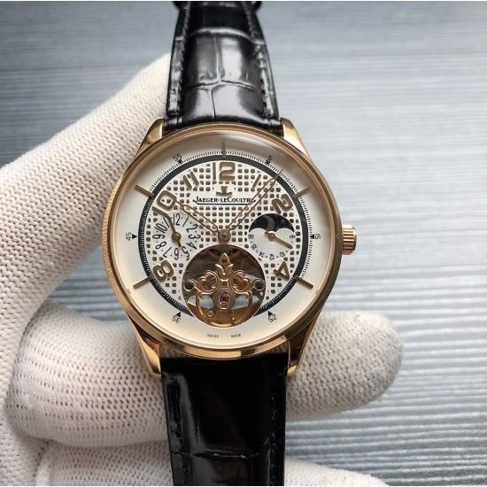 实物拍摄品牌:积家-Jaeger-LeCoultre A26 类型:男士腕表表壳:316精钢(做工上乘)表带:进口小牛皮/316精钢(两种可选) 机芯:高级定制全自动机械机芯(走时稳定)材料:高级强化镀膜镜面 尺寸:直径41mm,厚度12mm 三杰精致推荐男士机械腕表 SJ为你精心打造超真实实物图拍摄 实物拍摄品牌:积家-Jaeger-LeCoultre A26 类型:男士腕表表壳:316精钢(做工上乘)表带:进口小牛皮/316精钢(两种可选) 机芯:高级定制全自动机械机芯(走时稳定)材料:高级强化镀膜镜面 尺寸:直径41mm,厚度12mm 三杰精致推荐男士机械腕表 SJ为你精心打造超真实实物图拍摄