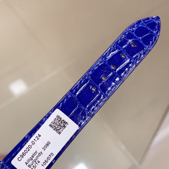 实拍 萧邦 IMPERlALE系列 36毫米自动机械腕表 本系列最尊贵的珠宝系列 演绎大胆果敢的征服精神 细节玩味光彩全网唯一最新专柜版本 无疑了 认准独家实拍 萧邦一直都是女表界的主角大腕儿 当然价格也是全网最贵的 物超所值 美洲鳄鱼皮 真的很高级 实拍 萧邦 IMPERlALE系列 36毫米自动机械腕表 本系列最尊贵的珠宝系列 演绎大胆果敢的征服精神 细节玩味光彩全网唯一最新专柜版本 无疑了 认准独家实拍 萧邦一直都是女表界的主角大腕儿 当然价格也是全网最贵的 物超所值 美洲鳄鱼皮 真的很高级