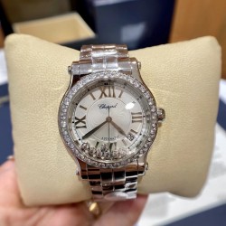 《YF出品》萧邦Happy Diamonds系列在女士腕表当中非常具有标志性，这款腕表拥有36和30毫米的腕表直径，对于大部分女士来说这个尺寸刚刚好。极具标志性的表壳设计搭配银色表盘，盘面上转动的钻石是萧邦Happy Diamonds最大的亮点设计所在。腕表搭载了自动上链机芯，能够为腕表提供42个小时的动力储存。。。YF臻品（2021新鲜上市）：萧邦HAPPY DIAMONDS系列274893-5003腕表（精钢-玫瑰金-白色贝壳表盘，7颗彩色活动钻石，2892-2全自动机械，36毫米）