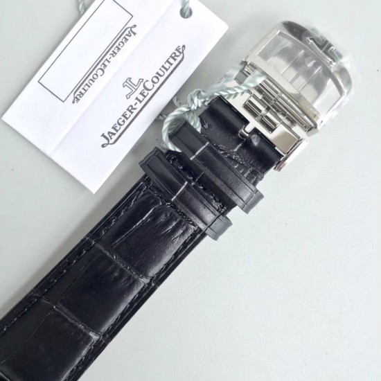 ZF【厚积“薄”发 年度大作】ZF新品,积家月相大师系列,表壳直径39mmX9.9mm与原装同步。六点钟的子盘拥有阳历阴历(月相)双期显示,月相一月转一圈,功能和正品一致。【技术突破】采用9015改积家自产Cal.925/1机芯,功能百分百同步原装自产机芯。走时稳定,素质坚挺。【细节突破】从侧面观察腕表盘面发现有微微的弧度,ZF为了达到这一效果,耗时费力多次调整模具,确保神韵和感觉能与原装相媲美。ZF积家月相大师,满足您对月相的一切美好情怀。 ZF【厚积“薄”发 年度大作】ZF新品,积家月相大师系列,表壳直径39mmX9.9mm与原装同步。六点钟的子盘拥有阳历阴历(月相)双期显示,月相一月转一圈,功能和正品一致。【技术突破】采用9015改积家自产Cal.925/1机芯,功能百分百同步原装自产机芯。走时稳定,素质坚挺。【细节突破】从侧面观察腕表盘面发现有微微的弧度,ZF为了达到这一效果,耗时费力多次调整模具,确保神韵和感觉能与原装相媲美。ZF积家月相大师,满足您对月相的一切美好情怀。