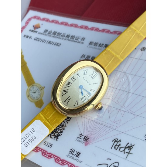 卡地亚浴缸系列卡家又一经典之作浴缸系列。实物拿到手的时候大吃一惊,颜值高 !椭圆外型的感觉正是典雅欧风浴缸形状,这也太好看了吧!相比蓝气球段位要高出不少一会儿观摩下公价便知主要是因为通体包真金……Baignoire浴缸系列腕表,小号表款,石英机芯。精钢包18K黄金表壳。包18K黄金圆珠形表冠,镶嵌一颗凸圆形蓝宝石。镀银表盘,剑形蓝钢指针,蓝宝石水晶镜面。灰褐色鳄鱼皮表带,包18K黄金针扣式表扣。表壳尺寸:32x26毫米厚度:8毫米防水深度3巴(约30米)生活防水 卡地亚浴缸系列卡家又一经典之作浴缸系列。实物拿到手的时候大吃一惊,颜值高 !椭圆外型的感觉正是典雅欧风浴缸形状,这也太好看了吧!相比蓝气球段位要高出不少一会儿观摩下公价便知主要是因为通体包真金……Baignoire浴缸系列腕表,小号表款,石英机芯。精钢包18K黄金表壳。包18K黄金圆珠形表冠,镶嵌一颗凸圆形蓝宝石。镀银表盘,剑形蓝钢指针,蓝宝石水晶镜面。灰褐色鳄鱼皮表带,包18K黄金针扣式表扣。表壳尺寸:32x26毫米厚度:8毫米防水深度3巴(约30米)生活防水