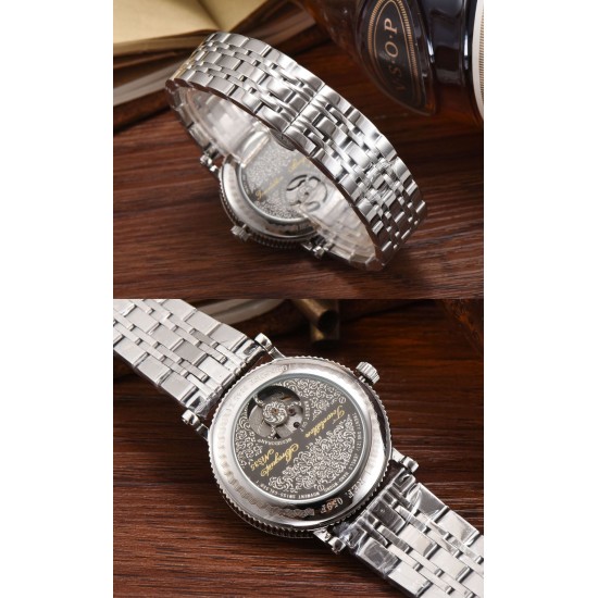 BREGUET 4434 宝玑Classique 腕表系列!探索宝玑悠久璀璨的历史,徜徉于引人入胜的宝玑世界!缔造完美制表技术的典范——走时精确、显示清晰、线条优雅。此纤薄腕表系列,配备自动上链机芯,均忠实于宝玑一贯秉承的技术理念、卓越工艺与传统价值。全新小秒+24小时半圆型日月星辰显示,搭配钢蓝指针,40cm尺寸,全新上市! BREGUET 4434 宝玑Classique 腕表系列!探索宝玑悠久璀璨的历史,徜徉于引人入胜的宝玑世界!缔造完美制表技术的典范——走时精确、显示清晰、线条优雅。此纤薄腕表系列,配备自动上链机芯,均忠实于宝玑一贯秉承的技术理念、卓越工艺与传统价值。全新小秒+24小时半圆型日月星辰显示,搭配钢蓝指针,40cm尺寸,全新上市!