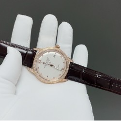 百达翡丽-PATEK PHILIPPE-火热新款式，新款锅盖，耗时长达8个月！超薄男士自动机械腕表，采用进口原装9015机芯，每小时振频28800次，零返修质量，直径40mm原装尺寸，超薄工艺8mm，锅盖玻璃材质！超强防水50米！专柜同款，一比一复刻！带上他锋芒尽显，气派不凡！耀眼光辉，永恒尊贵。⚠️请认准专业独家品质！欢迎转载