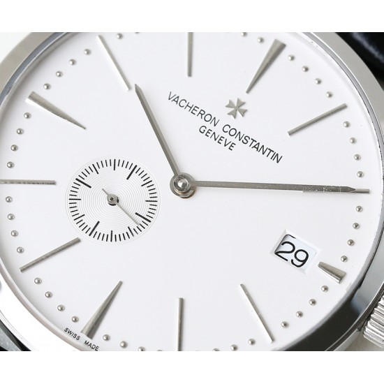 LS精品 新款江诗丹顿上市,外壳采用316L精钢打磨而成,耐磨防刮,字面刻度采用真正的圆珠丁,都是人工镶嵌而成,并非普通的刻度,立体感更强。皮带是舒适柔软的牛皮制作而成。玻璃是蓝宝石玻璃,防刮,通透性也是杠杠的。机芯采用的是进口5000机芯,摆幅28800,并且加入珍珠陀,更加漂亮简约。 LS精品 新款江诗丹顿上市,外壳采用316L精钢打磨而成,耐磨防刮,字面刻度采用真正的圆珠丁,都是人工镶嵌而成,并非普通的刻度,立体感更强。皮带是舒适柔软的牛皮制作而成。玻璃是蓝宝石玻璃,防刮,通透性也是杠杠的。机芯采用的是进口5000机芯,摆幅28800,并且加入珍珠陀,更加漂亮简约。