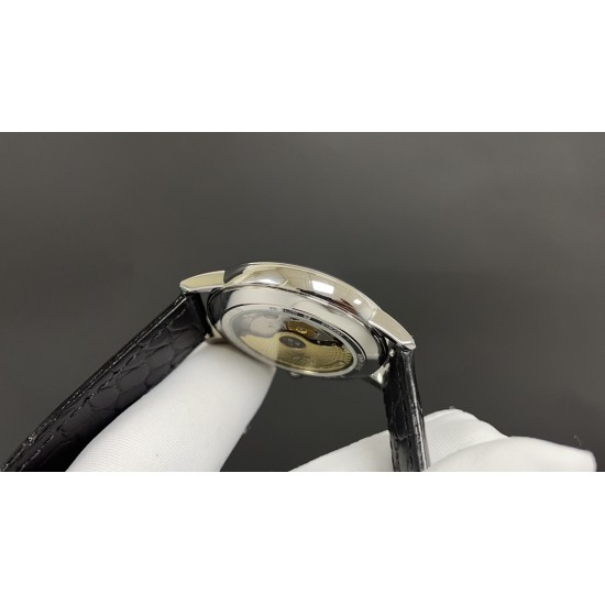 新品推荐 江诗丹顿最新巨作 《vacheron Constantin》超薄系列高级腕表⌚️,火爆上市搭载原装进口9015,每小时振频28800次,零返修。装配特色锅盖玻璃,3D超强立体感,给你不一样的感觉!316L精钢表壳,采用意大利进口小牛皮,原装针扣。深度防水50米,直径40mm。尽显非凡气质,高贵雅致及精美细腻的工艺,耀眼✨✨光辉,永恒尊贵,绝对是男神们的标配! 新品推荐 江诗丹顿最新巨作 《vacheron Constantin》超薄系列高级腕表⌚️,火爆上市搭载原装进口9015,每小时振频28800次,零返修。装配特色锅盖玻璃,3D超强立体感,给你不一样的感觉!316L精钢表壳,采用意大利进口小牛皮,原装针扣。深度防水50米,直径40mm。尽显非凡气质,高贵雅致及精美细腻的工艺,耀眼✨✨光辉,永恒尊贵,绝对是男神们的标配!