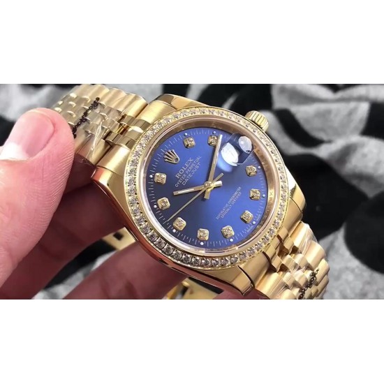 实物拍摄品牌：劳力士-ROLEX 日志型V3升级版  超强防水类型：[酷]男士腕表表壳：316精钢（做工优质）表带：顶级316精钢(两种可选)机芯：进口8215全自动机械机芯（走时稳定）玻璃：高级蓝宝石镜面(防划花)尺寸：直径38mm，厚度12mm