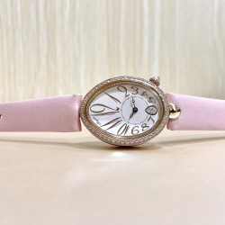 实拍 宝玑新品那不勒斯皇后  机械版本、穹面玻璃，从侧面看不仅有鱼眼效果，还能折射钻石带来的璀璨光芒，表针烧钢蓝针、有牛皮、绢丝带、鳄鱼皮表带