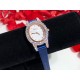 萧邦新款 LHEURE DU DIAMANT MEDIUM OVAL 此款LHeure du Diamant 椭圆形切割雕纹镶钻表盘 环以点缀钻石的表圈 优雅气韵 时尚风格和萧邦精湛的手工艺尽显无遗 光华耀目 MM™ 白玫同价