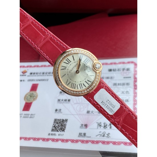 真钻真钻!独家渠道,卡地亚新款白气球系列,44颗小钻为vs南非真钻 18k真金电镀 蓝宝石水晶玻璃镜面 黑色鳄鱼皮表带更衬玫瑰金的光泽。比容易撞款的篮气球耐看多了。表盘尺寸30。不大不小的尺寸。剑形镀金指针 4点钟位置镶嵌施华洛世奇明亮式切割圆钻 有一说一 不来虚的 支持专柜对比,送礼首选,非人为损坏免费保修。 真钻真钻!独家渠道,卡地亚新款白气球系列,44颗小钻为vs南非真钻 18k真金电镀 蓝宝石水晶玻璃镜面 黑色鳄鱼皮表带更衬玫瑰金的光泽。比容易撞款的篮气球耐看多了。表盘尺寸30。不大不小的尺寸。剑形镀金指针 4点钟位置镶嵌施华洛世奇明亮式切割圆钻 有一说一 不来虚的 支持专柜对比,送礼首选,非人为损坏免费保修。