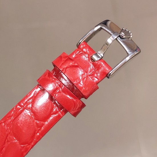 实拍 劳力士2020新品女性腕表 高级腕表ROLEX,一见倾心。劳力士切利尼女款奢华版惊艳上市,表面镶嵌12颗施洛华世奇彩钻,蕴意生命多姿多彩。表盘32尺寸,适配所有女神的手腕。手表搭载进口9015机芯,厚度仅为8毫米,足够薄,让您佩戴更舒适! 实拍 劳力士2020新品女性腕表 高级腕表ROLEX,一见倾心。劳力士切利尼女款奢华版惊艳上市,表面镶嵌12颗施洛华世奇彩钻,蕴意生命多姿多彩。表盘32尺寸,适配所有女神的手腕。手表搭载进口9015机芯,厚度仅为8毫米,足够薄,让您佩戴更舒适!