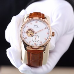品牌：万国 IWC表带：真牛皮/316L精钢表带机芯：全自动机械机芯材料：矿物质超强镜面尺寸：直径41mm厚12mm！