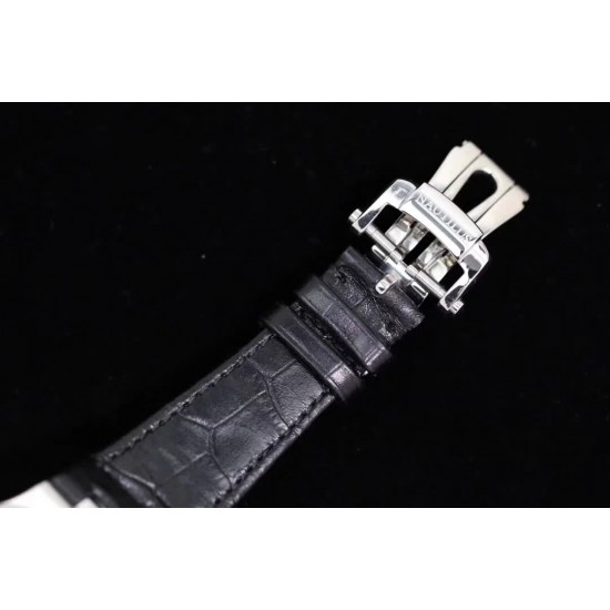 【“薄”大精深 从“芯”出发】全新升级V2版本 PATEK 。PHILPPE——鹦鹉螺5711/1A系列强势回归。1：1全新开模修正三件套壳 厚度仅9mm，修正了以往偏厚的现象，使之佩戴更贴合手腕。搭载全新定制版9015改原装CaI.324 S C洗花机芯。突破了无加夹板的情况下摆轮位置同步正品！定制级的人体工程学表带 修正了表带的铰链部分...[更多]