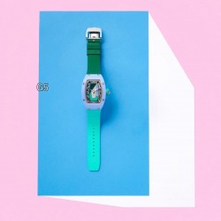 理查德米勒RM07-01最新限量款女神腕表！表壳采用先进陶瓷材质制造，彩色陶瓷系列延续了RICHARDMILLE独有设计风格，表壳与表带的撞色搭配，绚丽夺目，带来了无尽的夏日雅趣，玑镂刻花饰纹表盘进一步增强其现代与传统融合的主题。三色可选，进口自动机械，原装折叠表扣，尺寸31.245.514