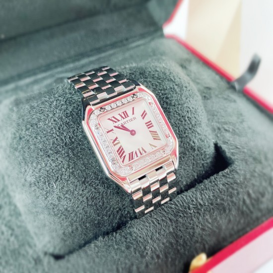 新品预告⚠️ vca Factory出品 (背景2)品牌:Cartier卡地亚™️系列:PANTHERE DE(日本バージョン)机芯:瑞士石英尺寸:27/35mm中号材质:316精鋼扣子:原装拉扣功能:时针 分针一表一卡一码 套装出货 新品预告⚠️ vca Factory出品 (背景2)品牌:Cartier卡地亚™️系列:PANTHERE DE(日本バージョン)机芯:瑞士石英尺寸:27/35mm中号材质:316精鋼扣子:原装拉扣功能:时针 分针一表一卡一码 套装出货