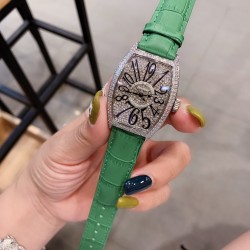 ✔️✔️法兰克穆勒 FranckMuller 36mm*45mm酒桶型表壳和夸张的弧度设计满足了小女生对FM的热爱✔️✔️