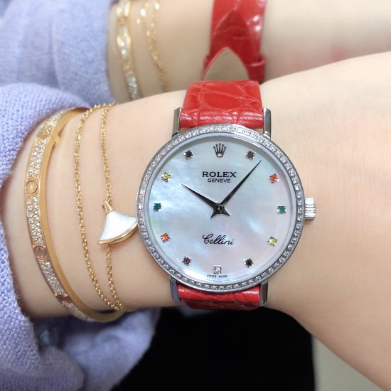 实拍 劳力士2020新品女性腕表 高级腕表ROLEX,一见倾心。劳力士切利尼女款奢华版惊艳上市,表面镶嵌12颗施洛华世奇彩钻,蕴意生命多姿多彩。表盘32尺寸,适配所有女神的手腕。手表搭载进口9015机芯,厚度仅为8毫米,足够薄,让您佩戴更舒适! 实拍 劳力士2020新品女性腕表 高级腕表ROLEX,一见倾心。劳力士切利尼女款奢华版惊艳上市,表面镶嵌12颗施洛华世奇彩钻,蕴意生命多姿多彩。表盘32尺寸,适配所有女神的手腕。手表搭载进口9015机芯,厚度仅为8毫米,足够薄,让您佩戴更舒适!