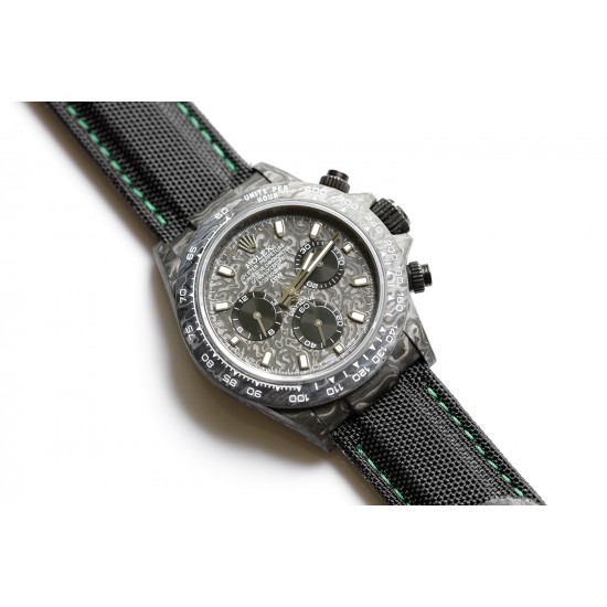 劳力士Rolex Daytona全碳纤维宇宙计时迪通拿横空出世 这款获得瑞士天文台认证的首款全碳纤迪通拿搭载全自动计时7750机械机芯 均调校测试 表盘配蜗形小秒针盘 蓝宝石抗刮损水晶镜面 碳纤维字面 完美复刻 原装同步魔术贴帆布带/橡树胶带 原装扣 更加柔软舒适 方便佩戴 爱不释手的劳力士迪通拿 品不完的一劳永逸!!! 劳力士Rolex Daytona全碳纤维宇宙计时迪通拿横空出世 这款获得瑞士天文台认证的首款全碳纤迪通拿搭载全自动计时7750机械机芯 均调校测试 表盘配蜗形小秒针盘 蓝宝石抗刮损水晶镜面 碳纤维字面 完美复刻 原装同步魔术贴帆布带/橡树胶带 原装扣 更加柔软舒适 方便佩戴 爱不释手的劳力士迪通拿 品不完的一劳永逸!!!