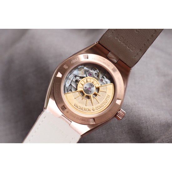 ★实拍 Vacheron Constantin江诗丹顿纵横四海系列OVERSEAS女款小号型2300v/2305v【表壳】表径3610.8mm 同步原装 质感细腻大方 蓝宝石镜面【字面】表盘经旭日纹缎面拉丝工艺处理 深邃优雅 18k金时标均带白色夜光涂层【机芯】CITIZEN8系列改Cal.5300机芯(机芯稳定零返修 )后原装18k纳米镀金质摆陀【表带扣】半马其他十字三片折叠式表扣 进口牛皮表带越欣赏 越懂欣赏 ★实拍 Vacheron Constantin江诗丹顿纵横四海系列OVERSEAS女款小号型2300v/2305v【表壳】表径3610.8mm 同步原装 质感细腻大方 蓝宝石镜面【字面】表盘经旭日纹缎面拉丝工艺处理 深邃优雅 18k金时标均带白色夜光涂层【机芯】CITIZEN8系列改Cal.5300机芯(机芯稳定零返修 )后原装18k纳米镀金质摆陀【表带扣】半马其他十字三片折叠式表扣 进口牛皮表带越欣赏 越懂欣赏
