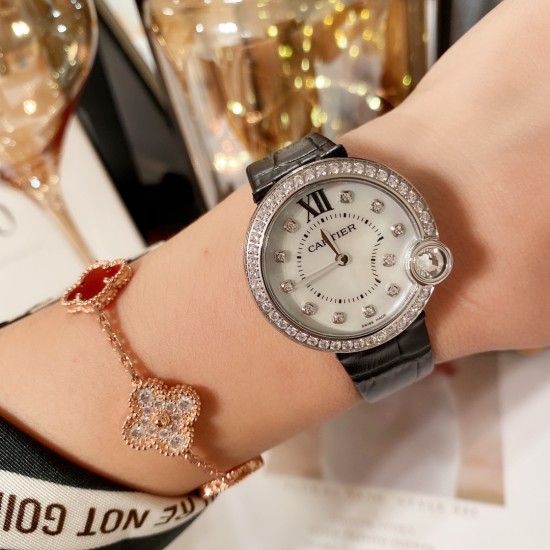 向每一天告白,卡地亚Ballon Blanc de Cartier系列!尺寸30mm!专柜正品同步版本 2019新款最美告白气球,进口机芯,鱼眼水晶玻璃表盘, 4时位置镶嵌明亮式切割菱形圆钻,316L精钢表壳,低调表带上手无敌舒适美,小红书推荐率超高。实物拍摄品质如一 向每一天告白,卡地亚Ballon Blanc de Cartier系列!尺寸30mm!专柜正品同步版本 2019新款最美告白气球,进口机芯,鱼眼水晶玻璃表盘, 4时位置镶嵌明亮式切割菱形圆钻,316L精钢表壳,低调表带上手无敌舒适美,小红书推荐率超高。实物拍摄品质如一
