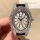 萧邦 LHEURE DU DIAMANT MEDIUM OVAL 此款LHeure du Diamant 椭圆形切割贝壳雕纹镶钻表盘 环以点缀钻石的表圈 优雅气韵 时尚风格和萧邦精湛的手工艺尽显无遗 光华耀眼 萧邦 LHEURE DU DIAMANT MEDIUM OVAL 此款LHeure du Diamant 椭圆形切割贝壳雕纹镶钻表盘 环以点缀钻石的表圈 优雅气韵 时尚风格和萧邦精湛的手工艺尽显无遗 光华耀眼