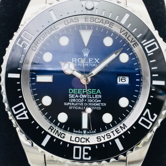 DR Factory力作 V2升级版 劳力士D-Blue,直径44毫米大鬼王SEA-DWELLER,延续前一代版本的原厂RINGLOCK 系统和排氦功能,达到和正品一致的潜水效果,减轻 RINGLOCK 系统钛合金内底盖的配重达到和正品一致的重量,DR Factory MAX版 — —真正让深海变成舞台的劳力#SEA-DWELLER副本。搭配ETA2836自动机械机芯,深度防水。DR Factory匠心之作 值得你拥有! DR Factory力作 V2升级版 劳力士D-Blue,直径44毫米大鬼王SEA-DWELLER,延续前一代版本的原厂RINGLOCK 系统和排氦功能,达到和正品一致的潜水效果,减轻 RINGLOCK 系统钛合金内底盖的配重达到和正品一致的重量,DR Factory MAX版 — —真正让深海变成舞台的劳力#SEA-DWELLER副本。搭配ETA2836自动机械机芯,深度防水。DR Factory匠心之作 值得你拥有!