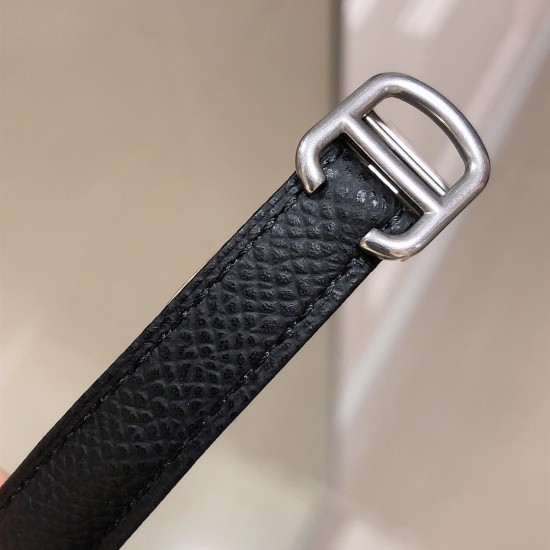 实拍卡地亚-CARTIER2020最新卡地亚法国坦克Cartier Tank Franaise系列,一款百搭性价比又高的手表 搭配全新专柜欧版风格定制的原厂表带,进口瑞士石英机芯。八角形表冠,镶嵌一颗凸圆形合成尖晶石,剑形蓝钢指针,蓝宝石水晶镜面,采用与原装一致的实心内罩,尺寸:25 x 20mm。佩戴舒适柔软服帖,上手显得高贵又典雅,很气质很女人独家货源。 实拍卡地亚-CARTIER2020最新卡地亚法国坦克Cartier Tank Franaise系列,一款百搭性价比又高的手表 搭配全新专柜欧版风格定制的原厂表带,进口瑞士石英机芯。八角形表冠,镶嵌一颗凸圆形合成尖晶石,剑形蓝钢指针,蓝宝石水晶镜面,采用与原装一致的实心内罩,尺寸:25 x 20mm。佩戴舒适柔软服帖,上手显得高贵又典雅,很气质很女人独家货源。