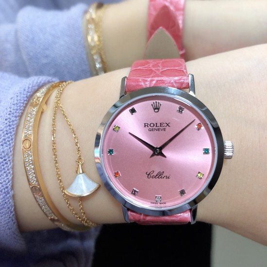 实拍 劳力士2020新品女性腕表 高级腕表ROLEX,一见倾心。劳力士切利尼女款奢华版惊艳上市,表面镶嵌12颗施洛华世奇彩钻,蕴意生命多姿多彩。表盘32尺寸,适配所有女神的手腕。手表搭载进口9015机芯,厚度仅为8毫米,足够薄,让您佩戴更舒适! 实拍 劳力士2020新品女性腕表 高级腕表ROLEX,一见倾心。劳力士切利尼女款奢华版惊艳上市,表面镶嵌12颗施洛华世奇彩钻,蕴意生命多姿多彩。表盘32尺寸,适配所有女神的手腕。手表搭载进口9015机芯,厚度仅为8毫米,足够薄,让您佩戴更舒适!